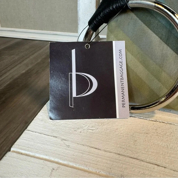 Permanent Baggage Wristlet (NWT) - Picture 4 of 5